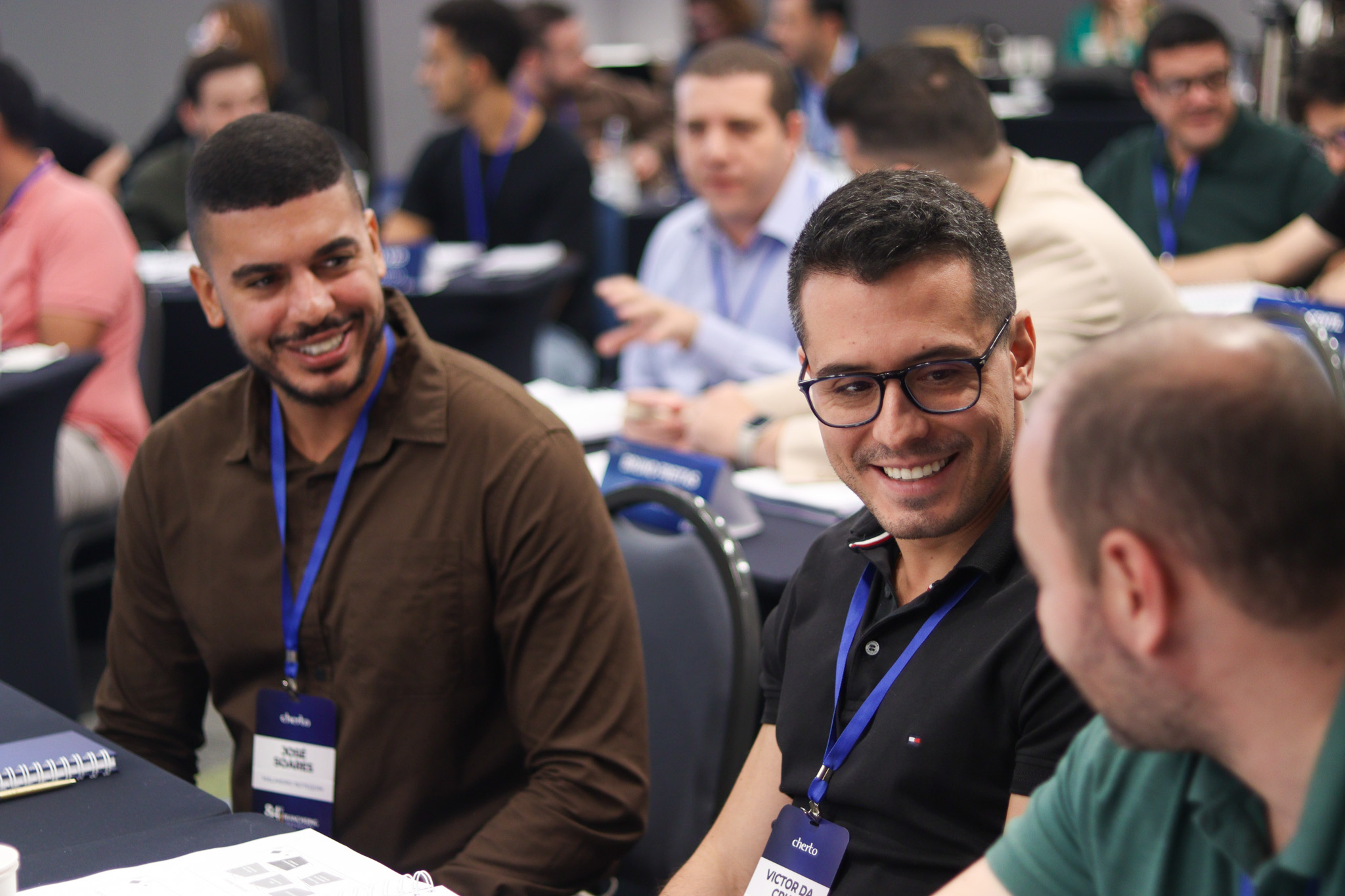 alunos conversando sobre empreendedorismo