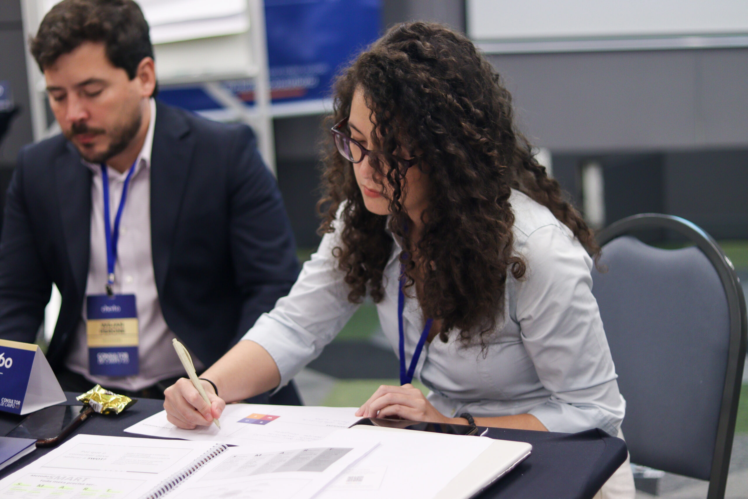 aluna estudando sobre consultoria de campo