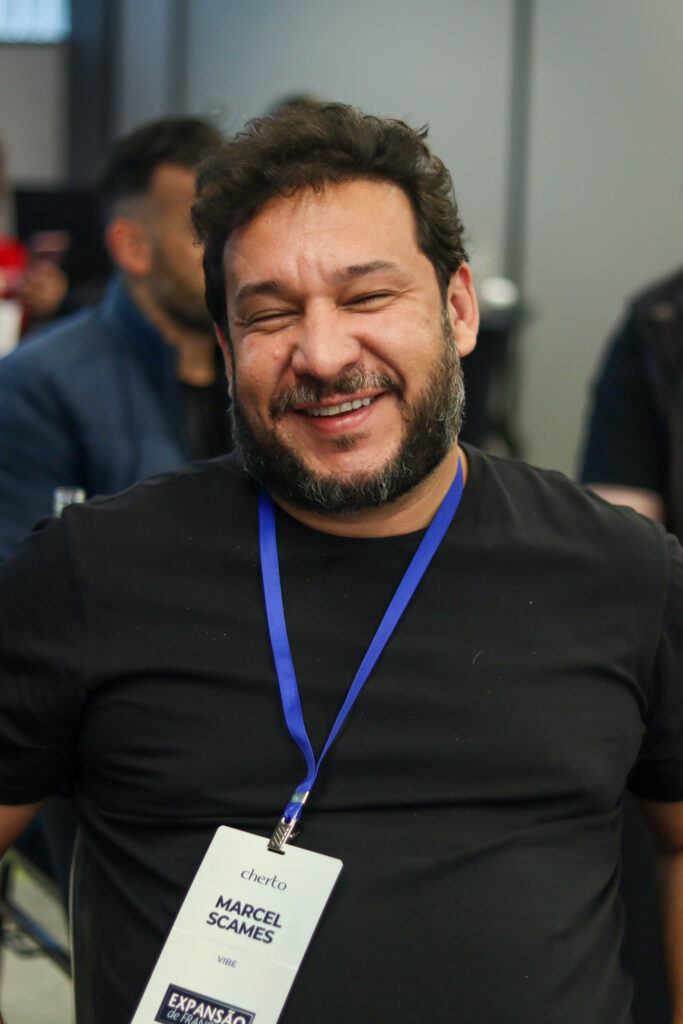 aluno feliz no curso expansão de franquias